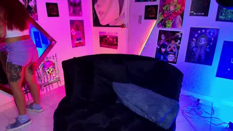 Snapshot of holyeva chatting on February 1, 11:48 pm   online show from February 1, 11:48 pm
