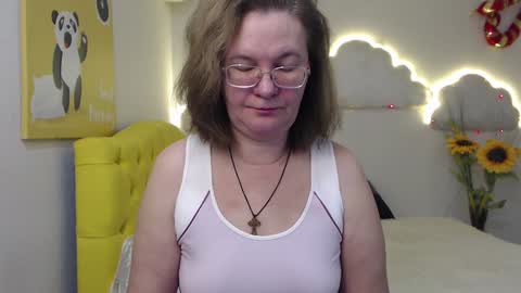 holymilfa online show from February 7, 7:40 am