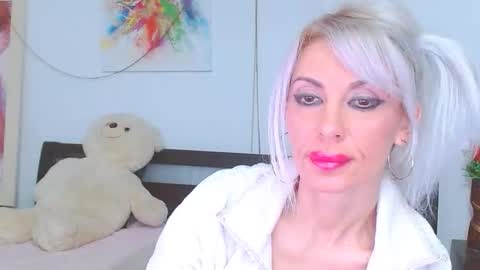 honey_lara online show from February 4, 2:04 am