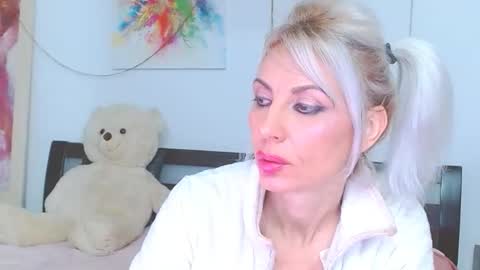 honey_lara online show from February 17, 1:26 am