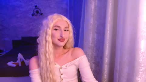 honey_sunset online show from October 13, 3:47 pm