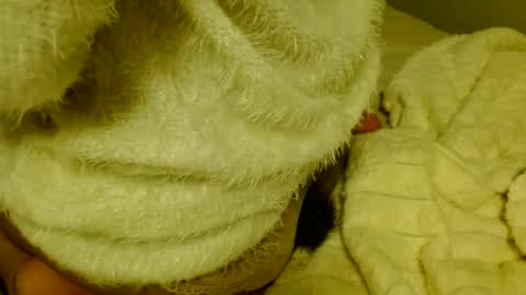 honeygoldenbaddie24 online show from February 22, 4:18 am