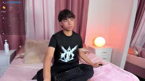 honeymoon_sariel online show from November 3, 8:10 pm