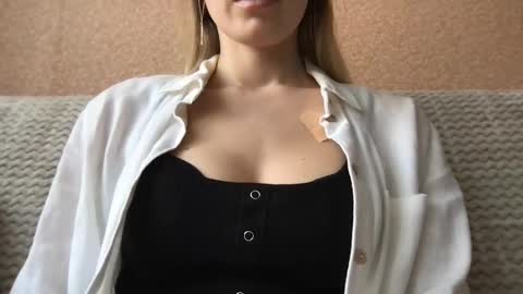 honeynymph online show from February 24, 12:05 pm