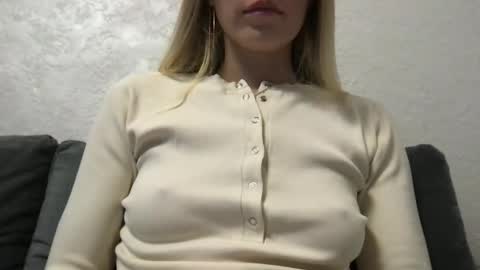 honeynymph online show from September 14, 4:04 am