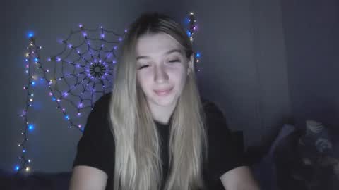 honeyveil online show from November 19, 3:33 pm