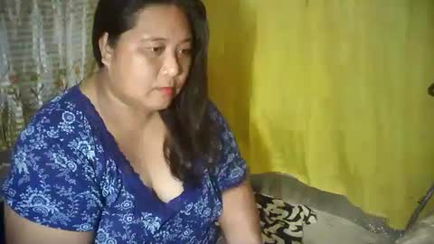 Snapshot of honeyvonz chatting on February 21, 10:59 pm Merry online show from February 21, 10:59 pm