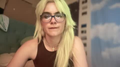 Emi Rose online show from October 1, 6:12 am