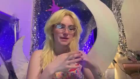 Emi Rose online show from May 13, 5:39 am