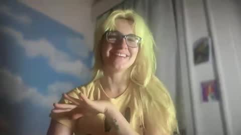 Emi Rose online show from October 2, 6:12 am