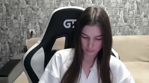 Nancy online show from January 22, 2:14 pm