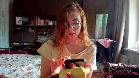 Snapshot of hoppypoppyy chatting on September 17, 1:03 pm Bambi online show from September 17, 1:03 pm