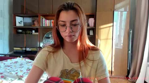 Snapshot of hoppypoppyy chatting on September 11, 1:56 pm Bambi online show from September 11, 1:56 pm
