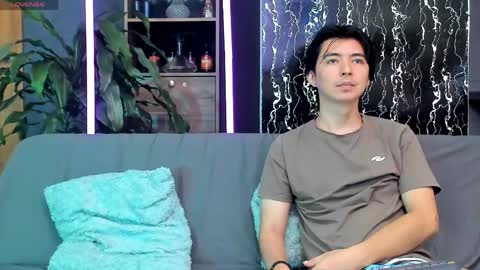 Alex and Camilo online show from May 4, 2:45 pm