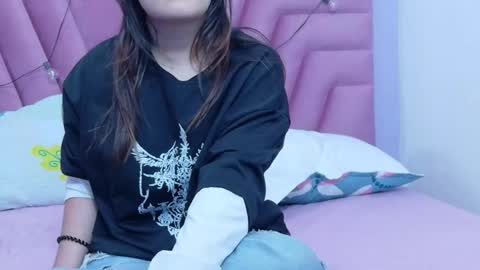 Khloe  online show from March 25, 12:01 pm