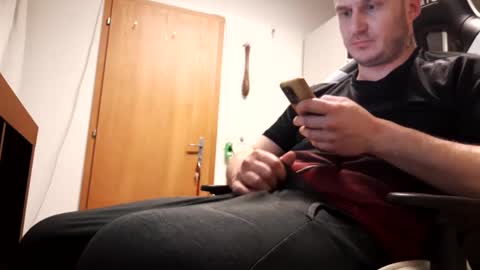 Snapshot of hornycock_1993 chatting on February 5, 5:53 pm hornycock_1993 online show from February 5, 5:53 pm
