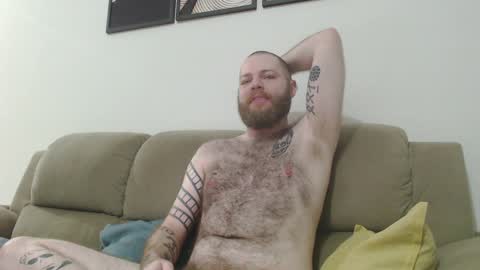 Snapshot of hornyhairy_bi chatting on January 14, 10:44 pm Harry online show from January 14, 10:44 pm