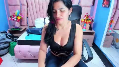 hornyskinny26 online show from February 24, 5:21 am