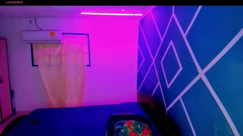 Hot Couple online show from October 2, 3:05 am