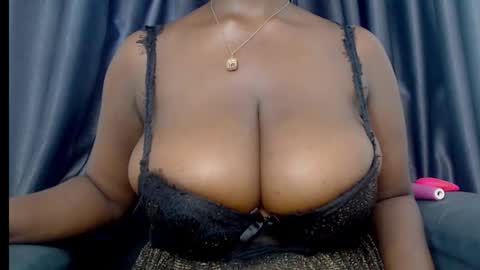 Vivian  online show from October 12, 11:14 am