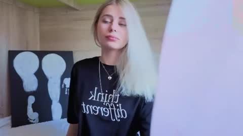 hot_kittie_hot online show from June 19, 9:59 am