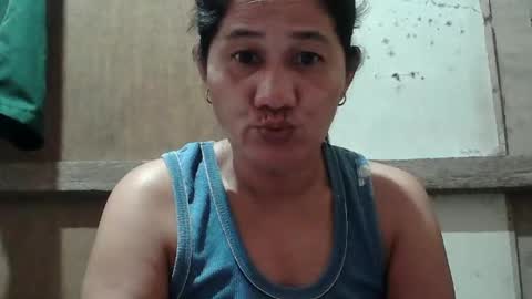Snapshot of hot_mama09 chatting on February 15, 9:49 am hotmama online show from February 15, 9:49 am