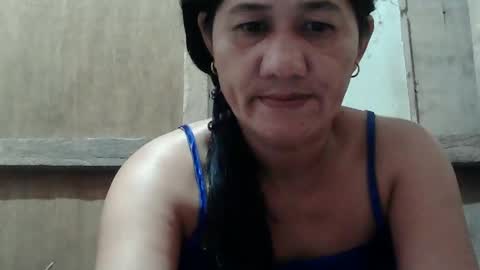 Snapshot of hot_mama09 chatting on February 24, 5:11 am hotmama online show from February 24, 5:11 am