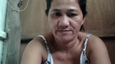 Snapshot of hot_mama09 chatting on March 5, 2:14 am hotmama online show from March 5, 2:14 am