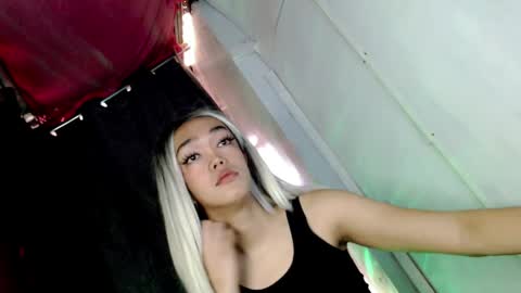 hot_moma69 online show from April 21, 12:58 am