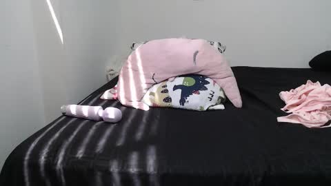 Mia online show from October 18, 3:49 pm