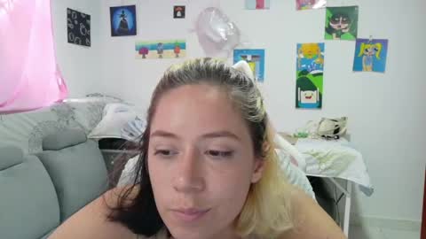 Mia online show from April 27, 8:06 pm