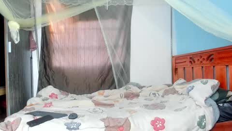 hot_moxie online show from October 2, 4:00 am