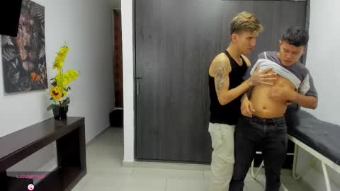 Vanesa Oliver and Andrew online show from February 7, 5:43 am