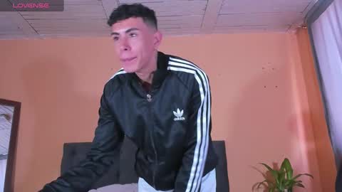 hot_twinks83 online show from January 14, 3:47 pm
