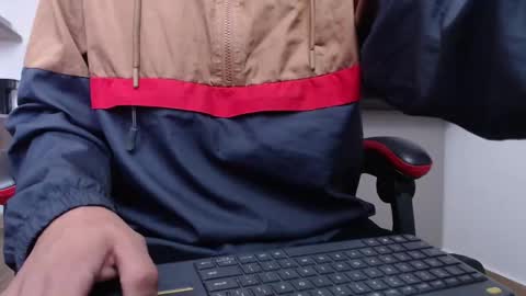 hot_twinks83 online show from September 17, 12:41 pm