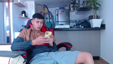 hot_twinks83 online show from October 22, 12:07 pm