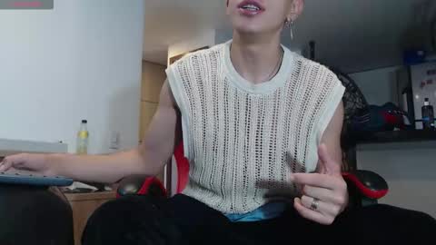 hot_twinks83 online show from October 16, 12:38 pm