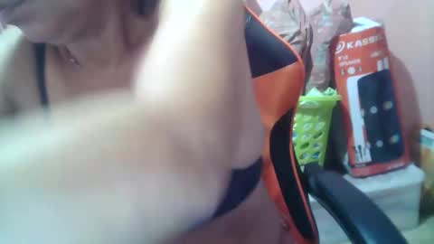 Snapshot of hotbetty_45 chatting on January 3, 12:00 am hotbetty_45 online show from January 3, 12:00 am