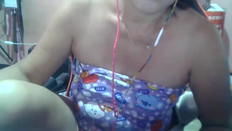 Snapshot of hotbetty_45 chatting on January 8, 1:11 am hotbetty_45 online show from January 8, 1:11 am