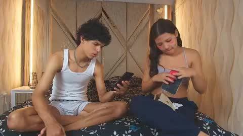 hotcouple_222 online show from June 6, 1:28 pm