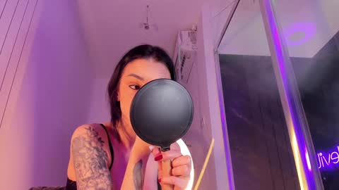 hotfallingdevil online show from February 19, 6:12 am