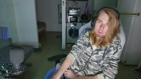 Hikikomori Alex online show from December 14, 4:30 pm