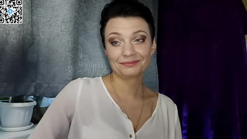 hotmamaqueen234 online show from May 11, 2:45 pm