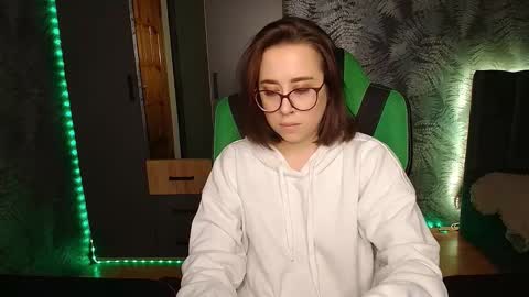 hotmariella online show from February 16, 3:04 am