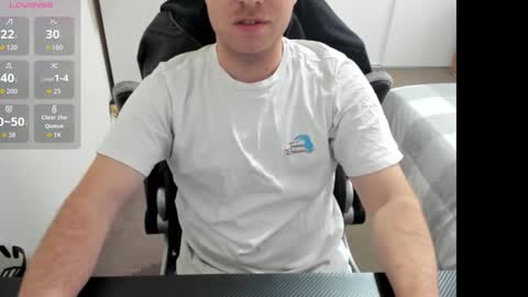 Snapshot of hotmelbguy20 chatting on October 2, 7:07 am Cum and play X online show from October 2, 7:07 am