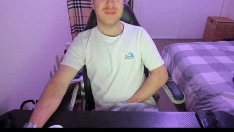 Snapshot of hotmelbguy20 chatting on September 10, 2:18 pm Cum and play X online show from September 10, 2:18 pm