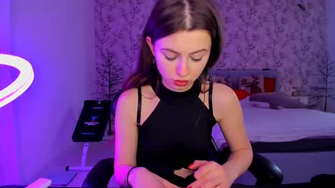 hotmolly_ online show from February 12, 1:47 pm