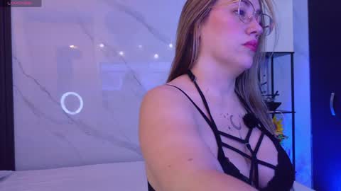 Sussy Bloom  online show from March 31, 5:08 am