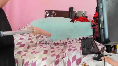 Snapshot of hotsweetangel4u chatting on February 11, 8:37 am Monica online show from February 11, 8:37 am
