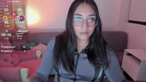 hottbee3645 online show from March 4, 7:22 pm